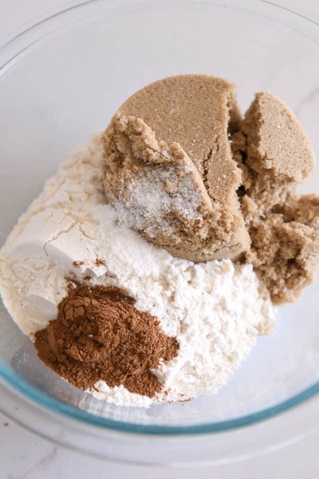 Brown sugar, flour, salt, cinnamon in glass bowl.