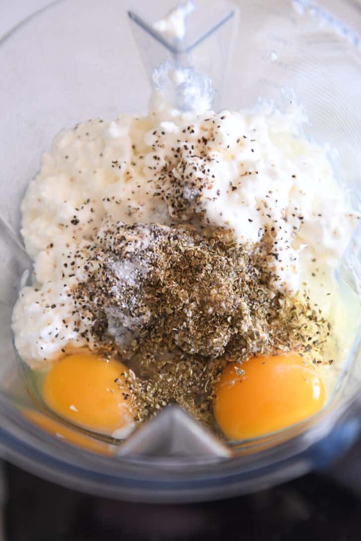 Blender with cottage cheese, eggs, basil, oregano, salt and pepper.