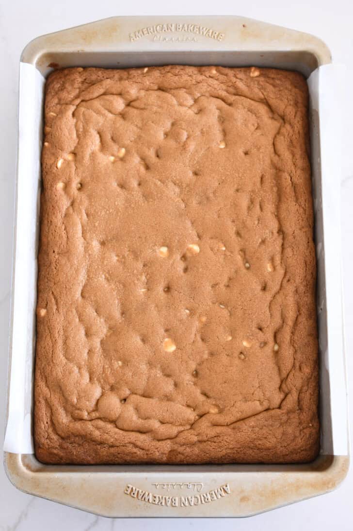 Metal 9X13-inch pan of baked gingerbread blondie bars.