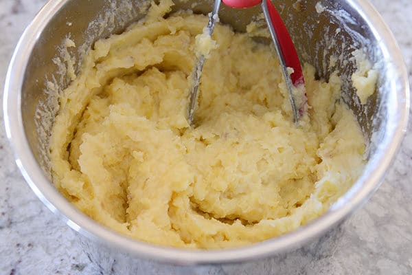 Instant Pot bowl full of mashed potatoes. 
